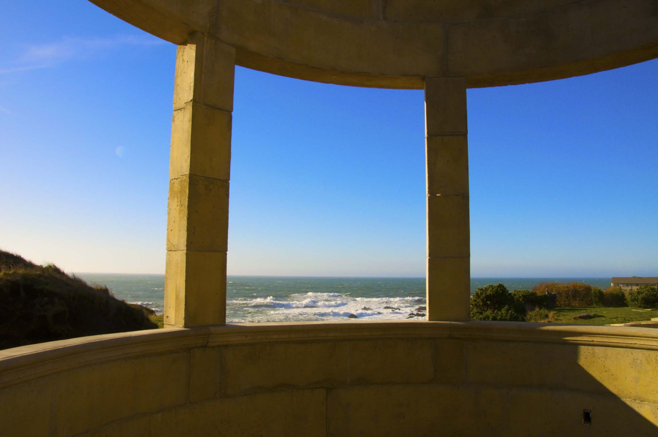 interior bath of the Colbert DAC-ART coastal home